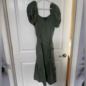 A Pea in the Pod Muslin Puff Sleeve Maternity Dress